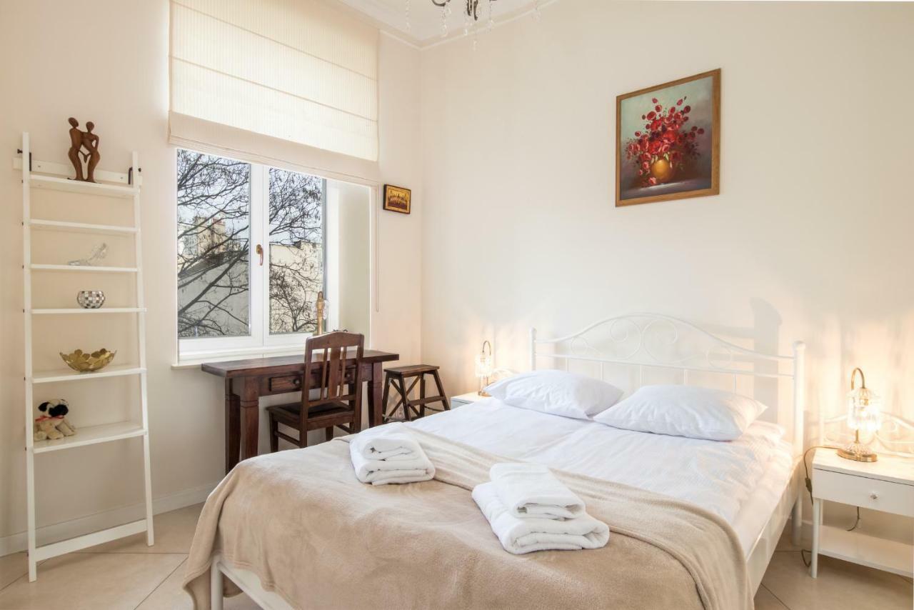 Cheerful Air Conditioned With Mezzanine And Parking - Old Town *