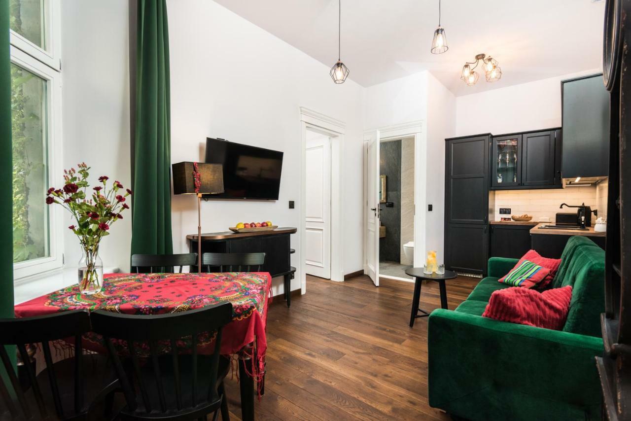 Wooden Horse - New - Old Town Apartment