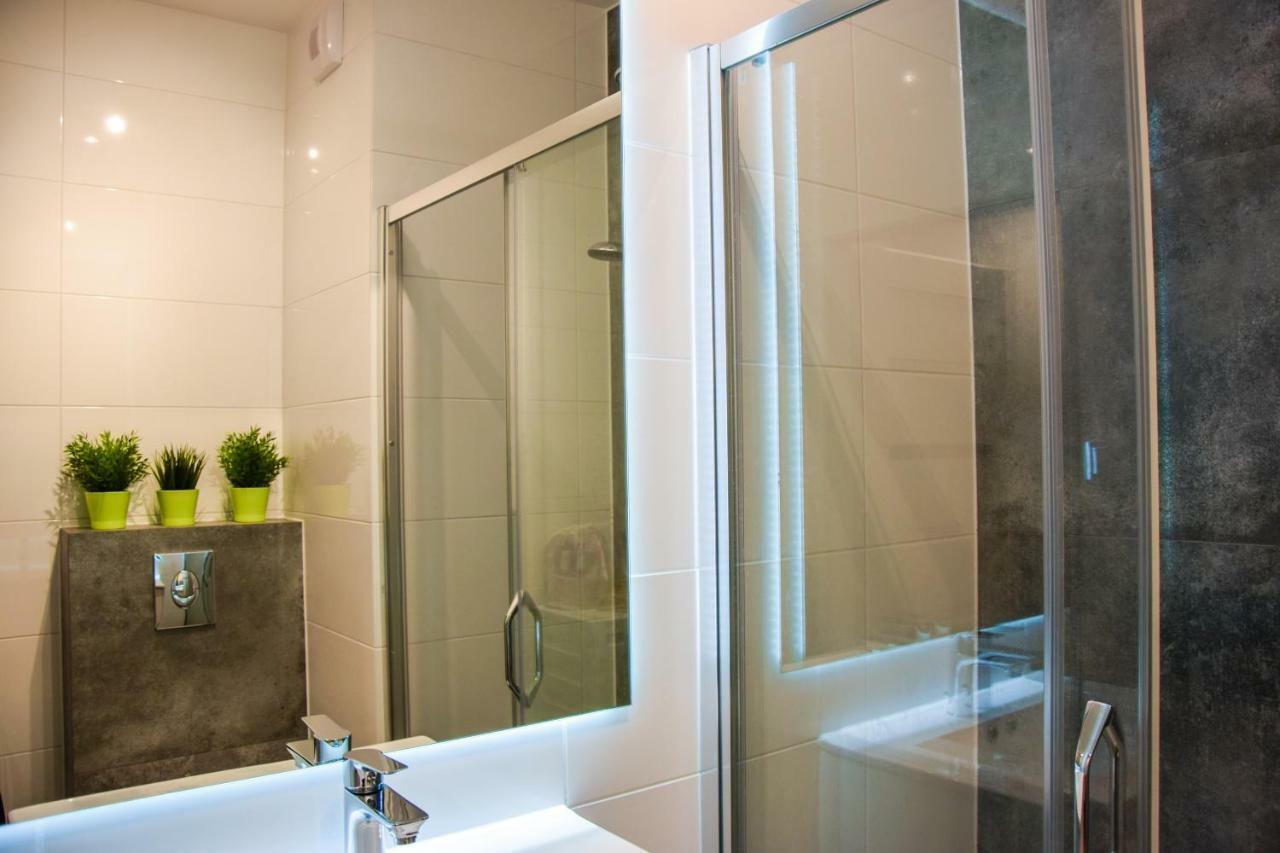 Mogilska Tower + Garaz Apartamento Cracóvia