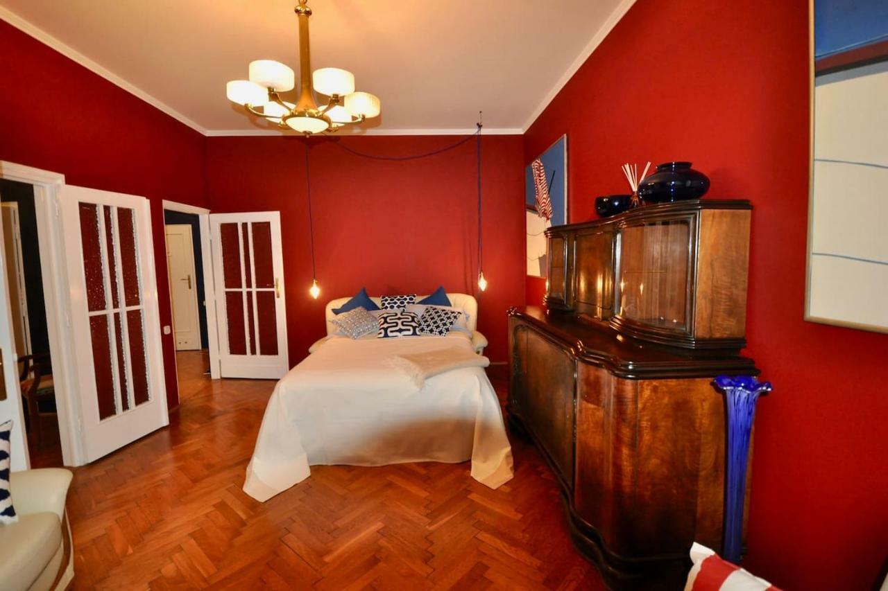 Fine Art Luxury In The Old Town Absolute Center Apartment