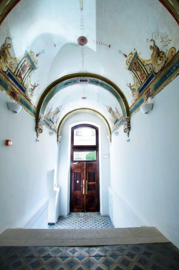 Art Apartment *
