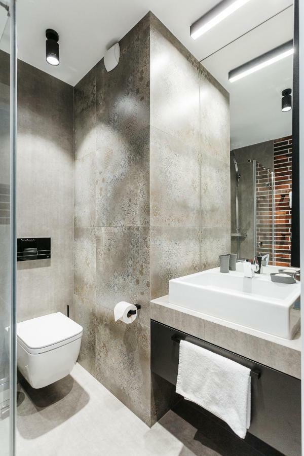 Diamond - Luxurious - A/c