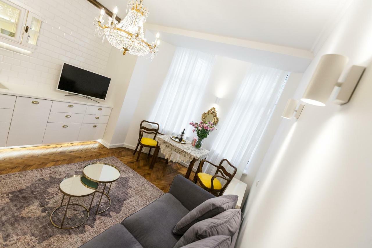 Luxury Pod Zyrandolem Apartment
