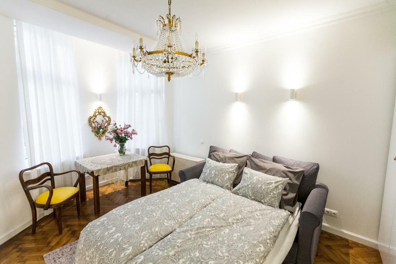 Luxury Pod Zyrandolem Apartment