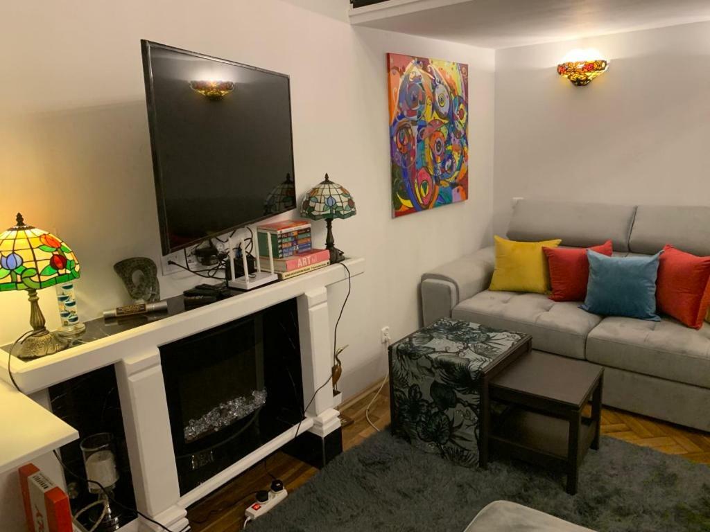 Apartment Charming In The Heart Of The Jewish District!