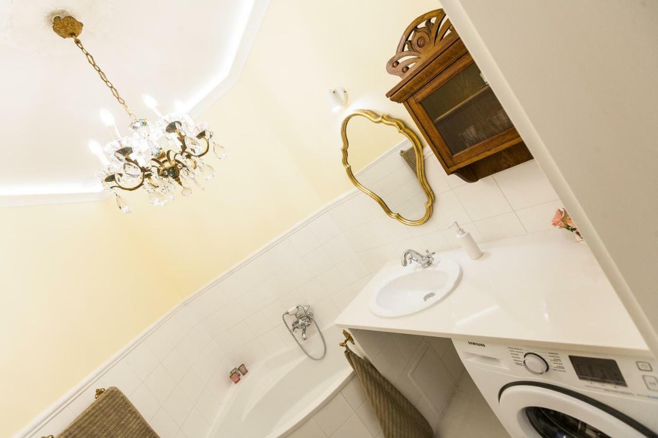 Luxury Pod Zyrandolem Apartment *