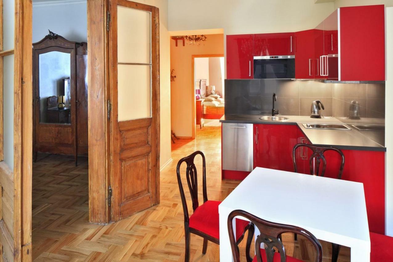 Decameron Apartment