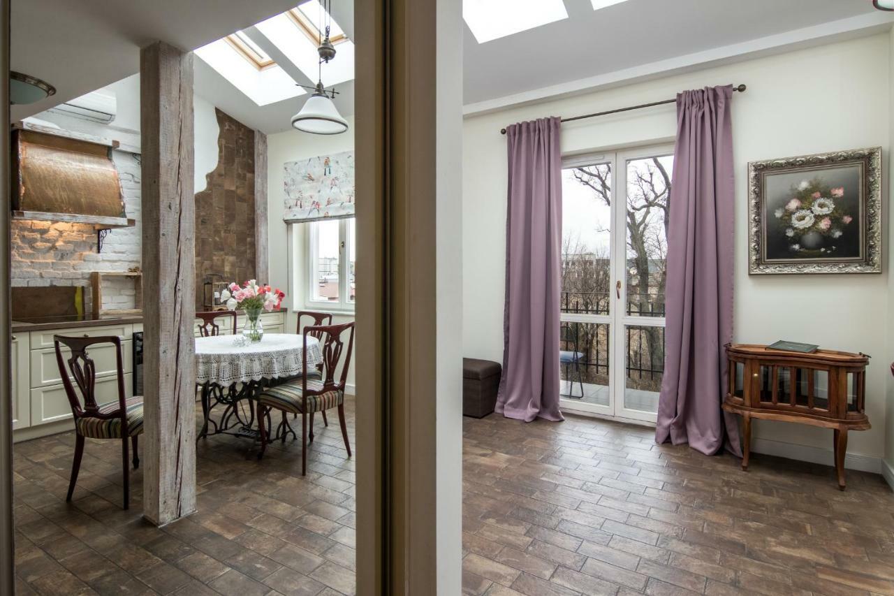 Apartment Cheerful Air Conditioned With Mezzanine And Parking - Old Town
