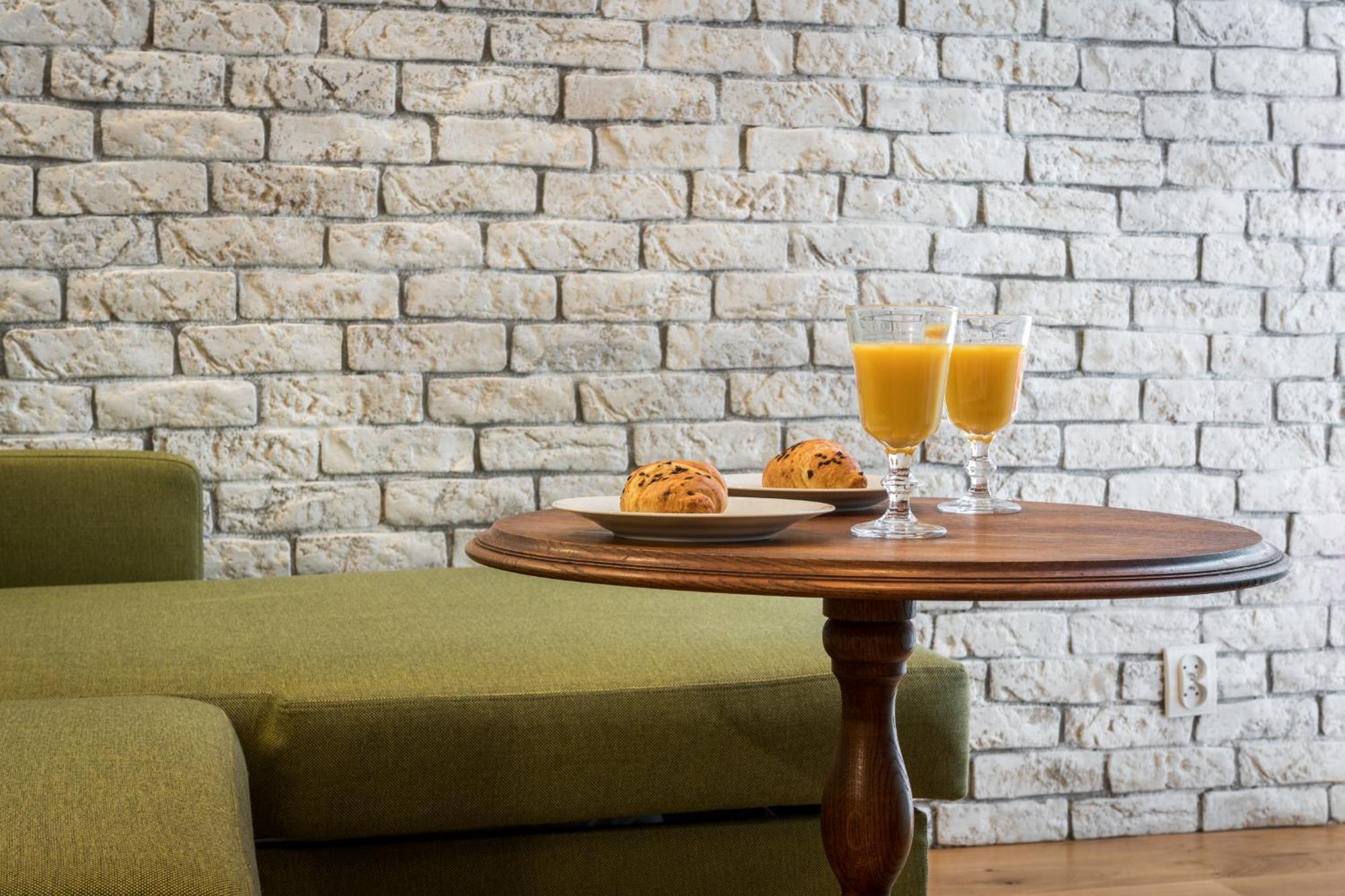Cheerful Air Conditioned With Mezzanine And Parking - Old Town Apartment *