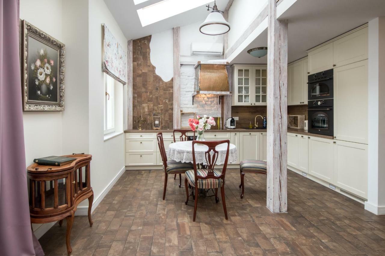 Cheerful Air Conditioned With Mezzanine And Parking - Old Town