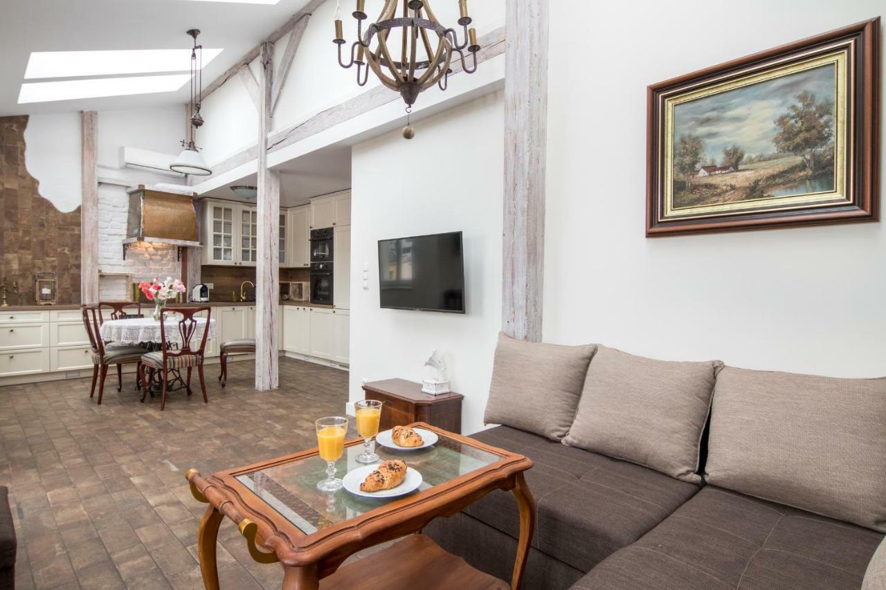 Apartment Cheerful Air Conditioned With Mezzanine And Parking - Old Town
