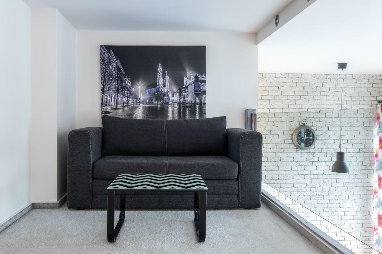 Cheerful Air Conditioned With Mezzanine And Parking - Old Town Apartment Krakau