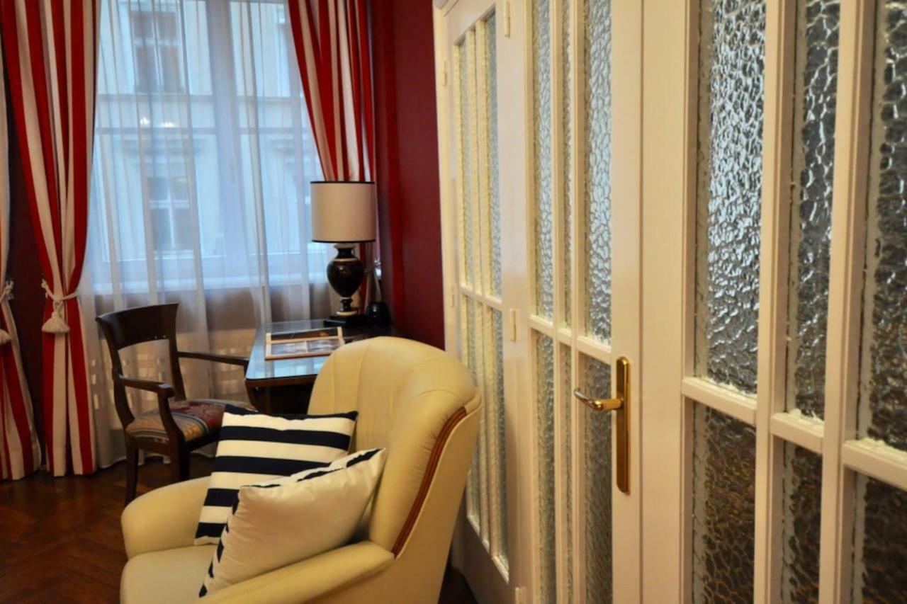 Fine Art Luxury In The Old Town Absolute Center Apartment Krakow