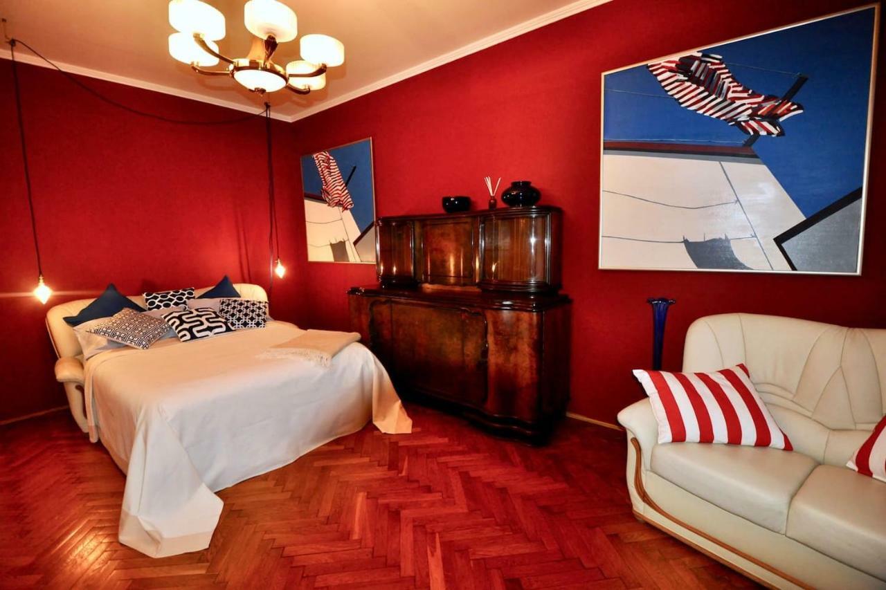 Fine Art Luxury In The Old Town Absolute Center Apartment *