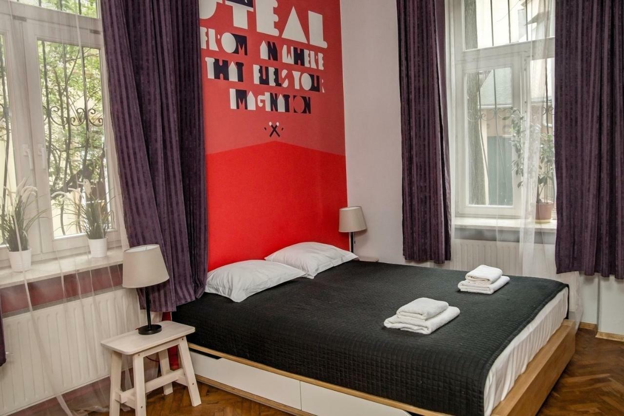 Red Kurka Apartment