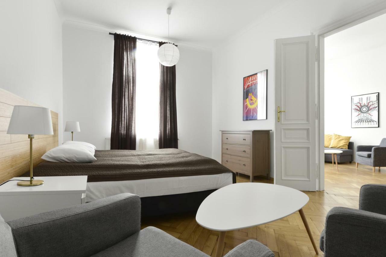 Apple Tree Apartment *