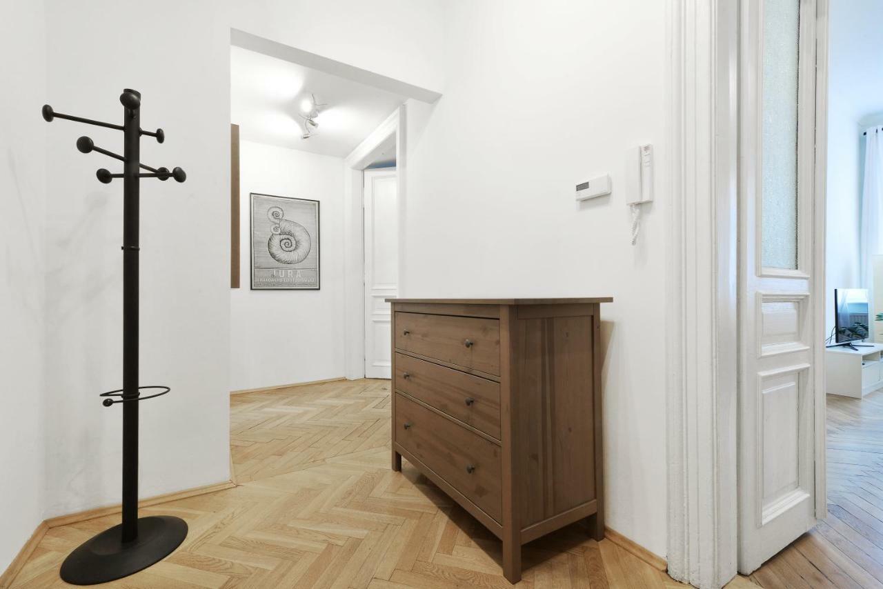 Apple Tree Apartment