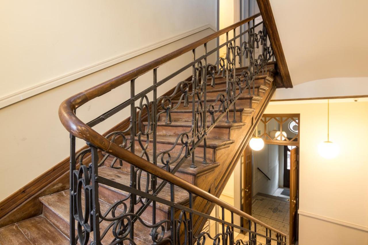 Cheerful Air Conditioned With Mezzanine And Parking - Old Town Apartment Krakau