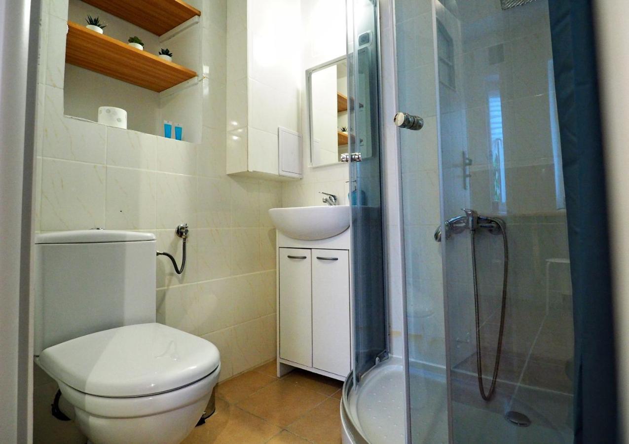 Second / Wiślna 4 *