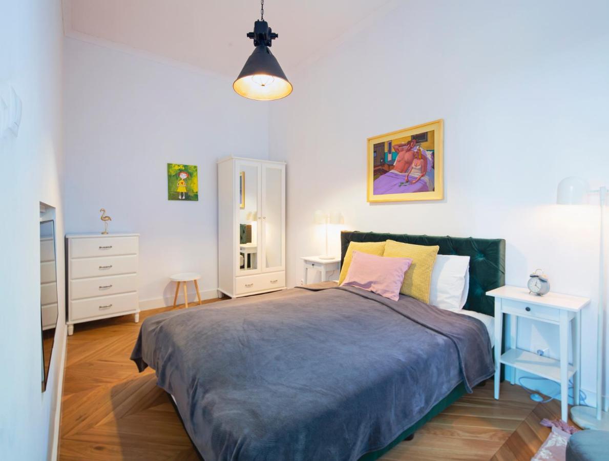 Tcf - Big With Free Garage Apartment *
