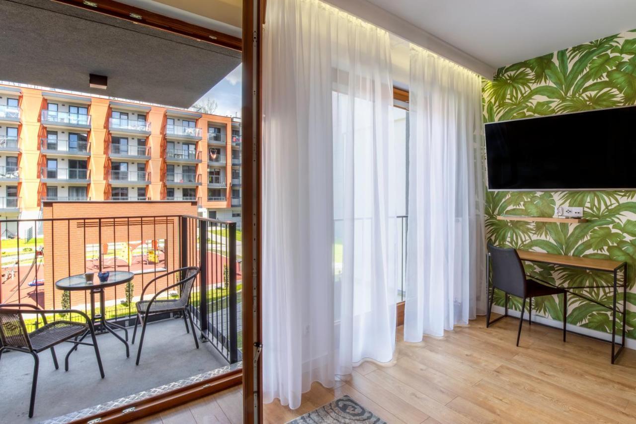 Jacuzzi Glass-house Station Apartment