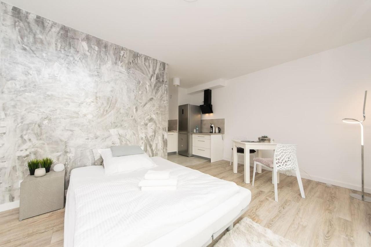 Cosy Studio With Private Garage P4you Pl *