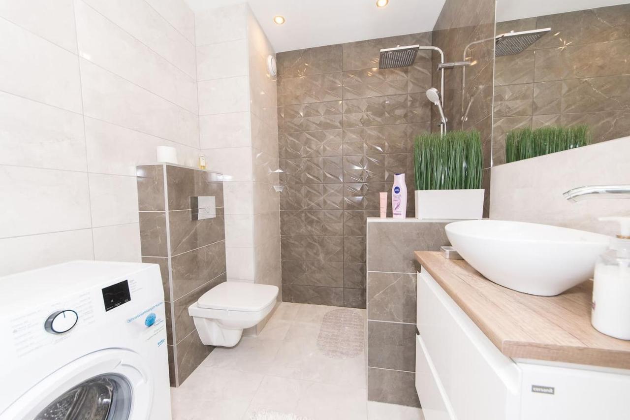 Cosy Studio With Private Garage P4you Pl
