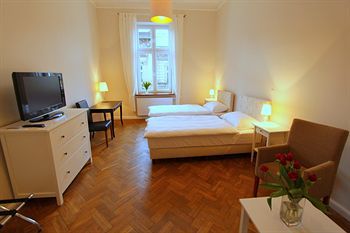 Antique Studencka 8 Street Hotel