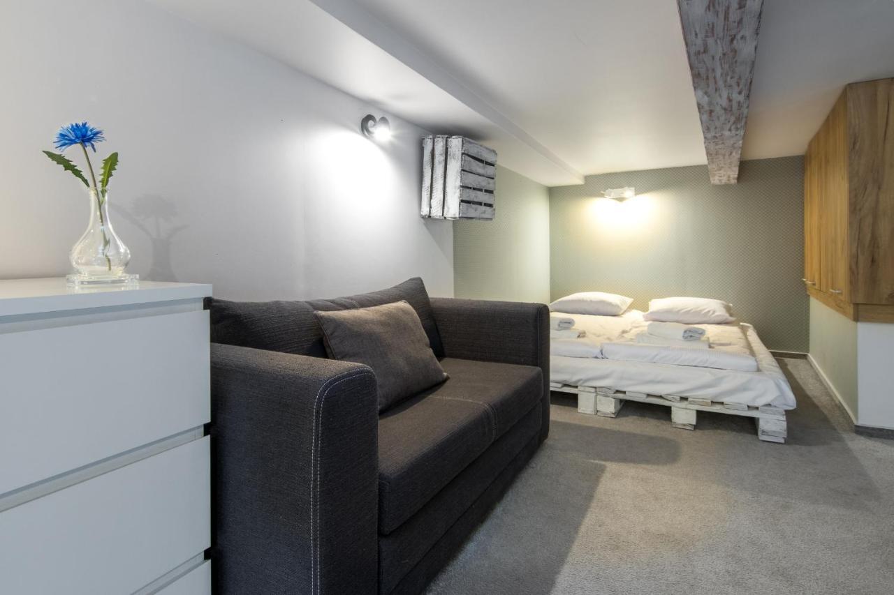 Cheerful Air Conditioned With Mezzanine And Parking - Old Town Apartment Krakau