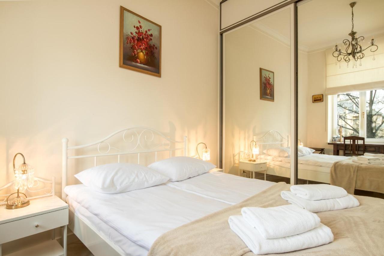 Cheerful Air Conditioned With Mezzanine And Parking - Old Town Apartment Krakau