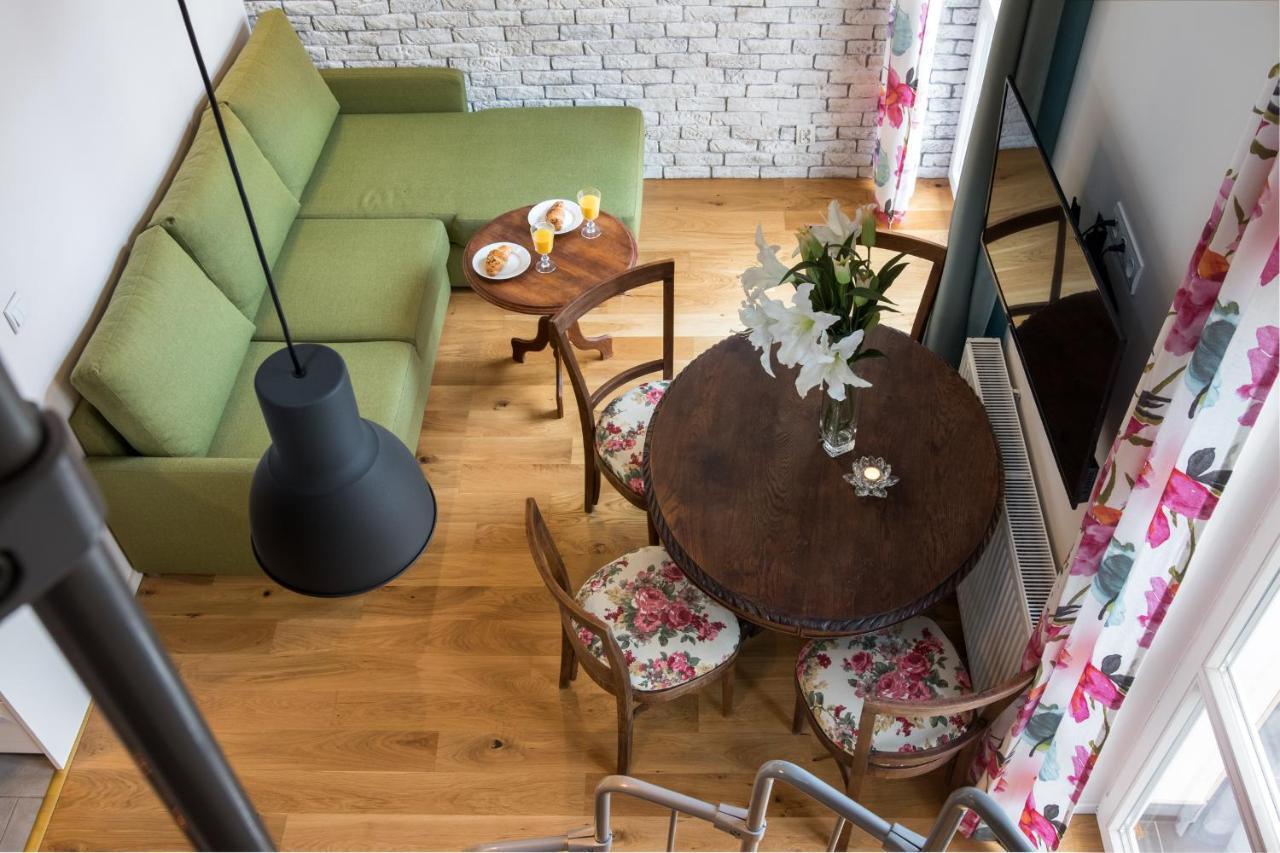 Cheerful Air Conditioned With Mezzanine And Parking - Old Town
