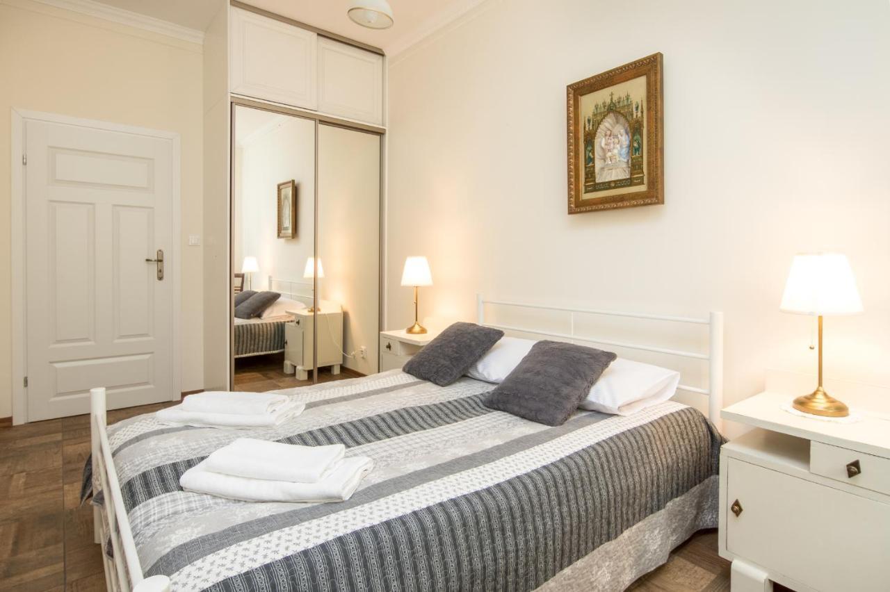 Apartment Cheerful Air Conditioned With Mezzanine And Parking - Old Town