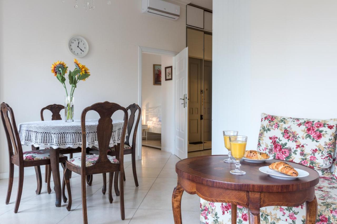 Cheerful Air Conditioned With Mezzanine And Parking - Old Town