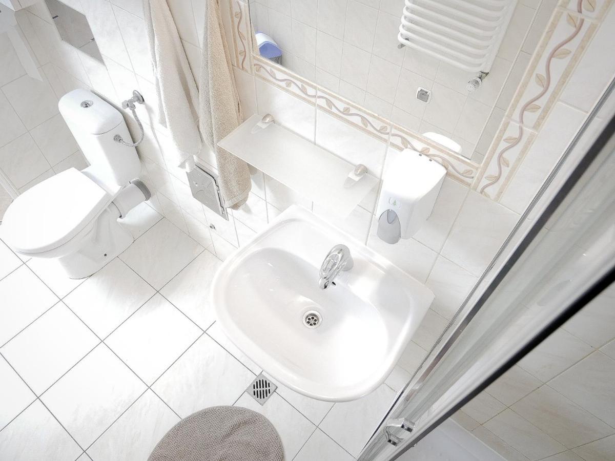 Heynow Rooms, And In Center Hostel Krakau
