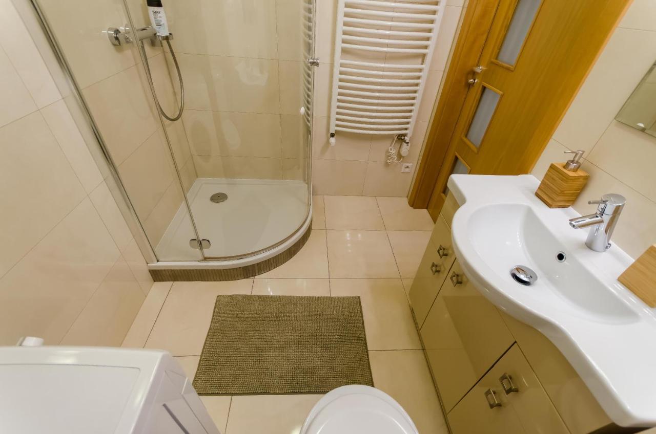 Family - Private Parking Apartment *