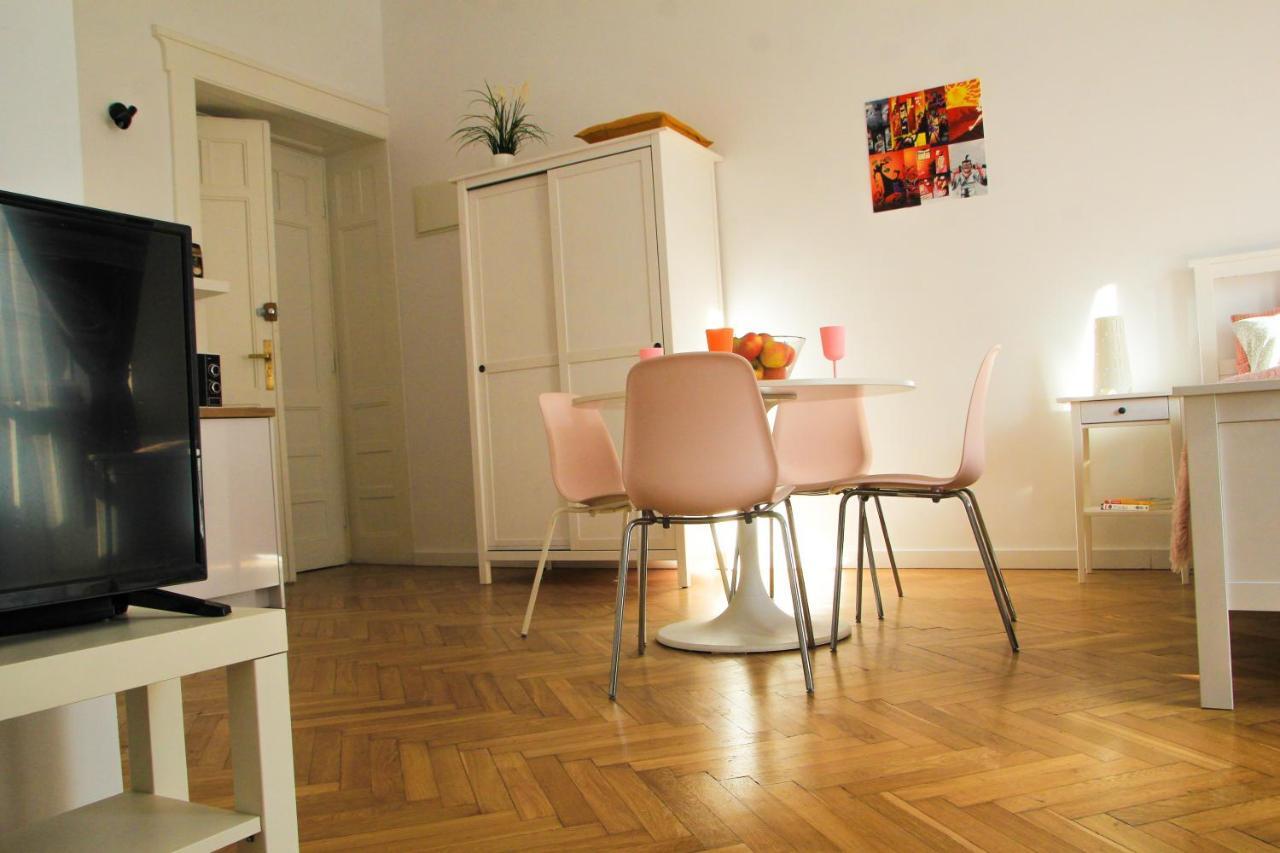 Corner 2 Cracow I Old Town I Big & Balcony Apartment