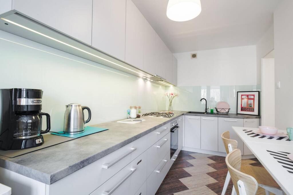 White Beds - For 6 People In The Center Apartament *