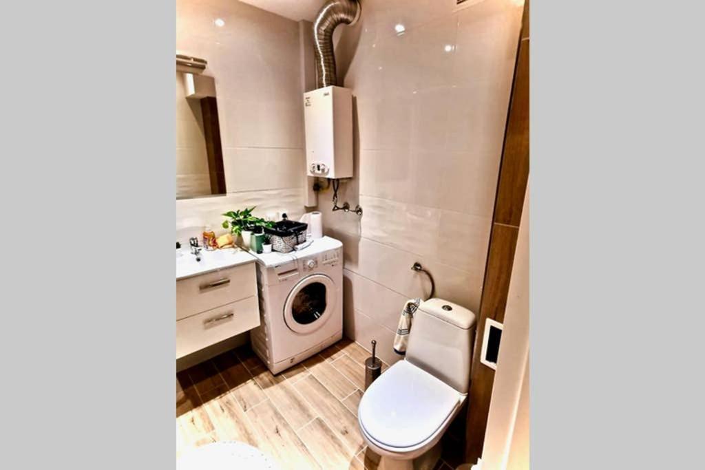 Sunshine Parkside Hideaway - 3 Bedroom - By Upstairs *