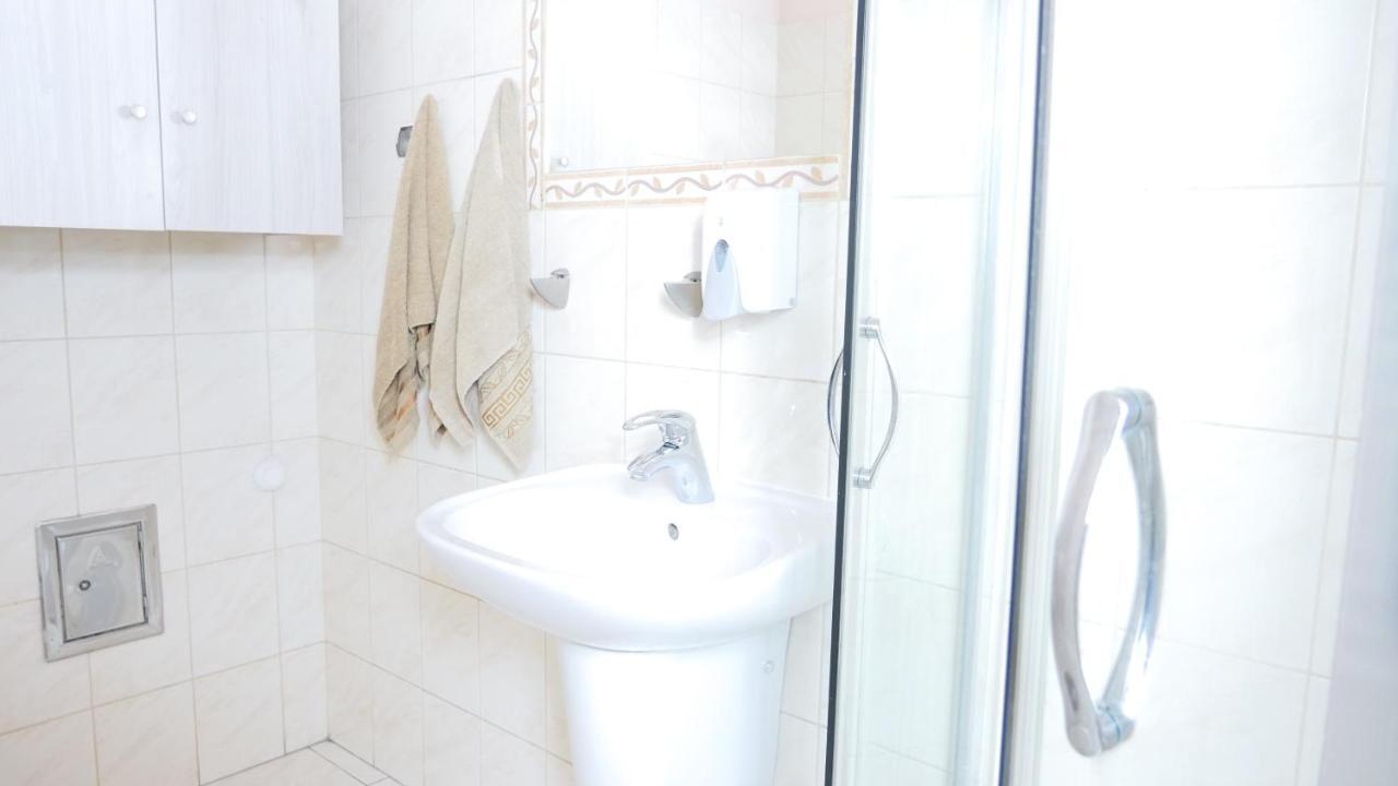 Hostel Heynow Rooms, And In Center Krakau