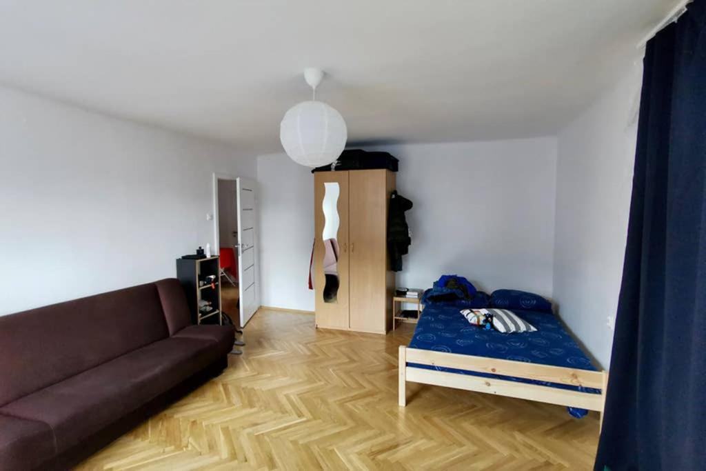 Sunshine Parkside Hideaway - 3 Bedroom - By Upstairs Apartment Krakow