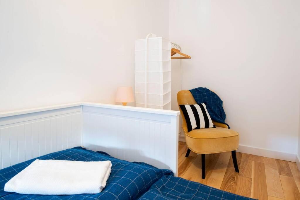 White Beds - For 6 People In The Center