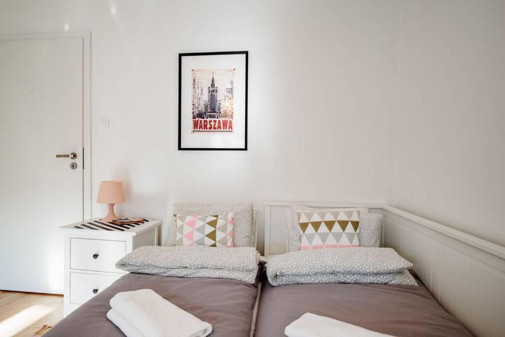 White Beds - For 6 People In The Center *