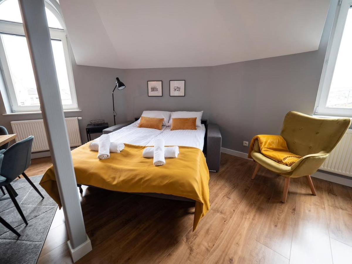 Rister Apartment *