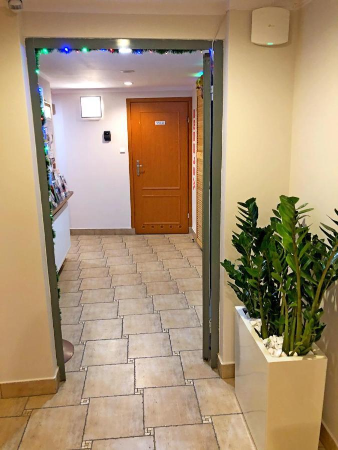 Amber Hostel *
