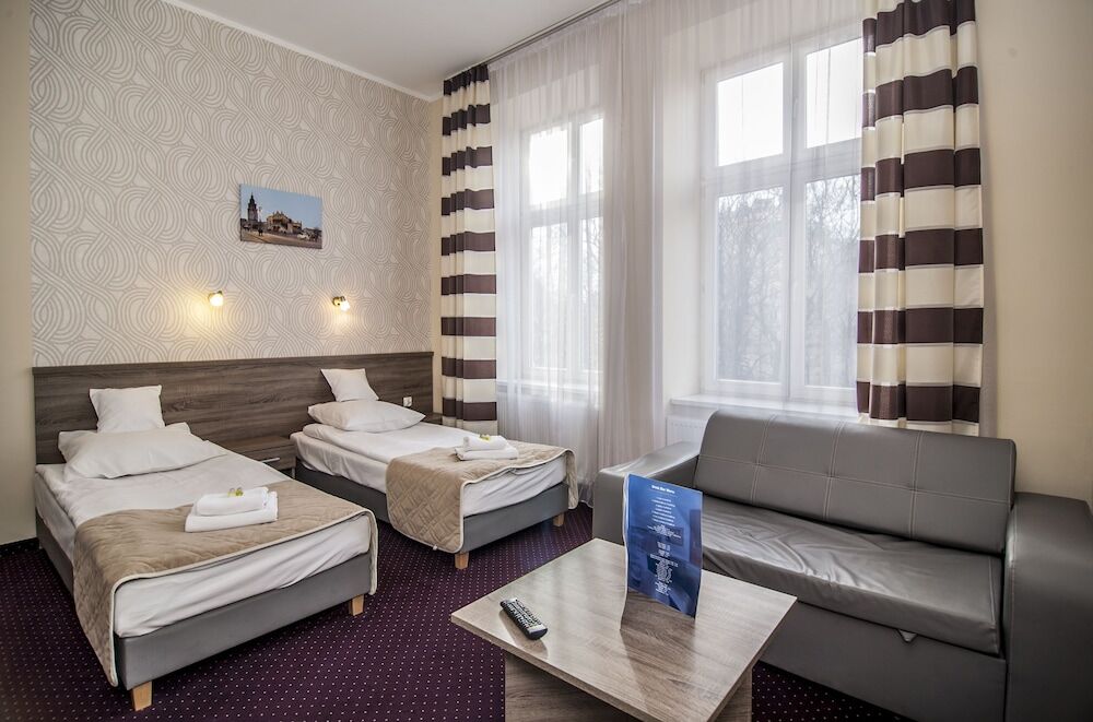 Old Town Luxe Retreat - King Bed - Steps To Main Square Apartament *