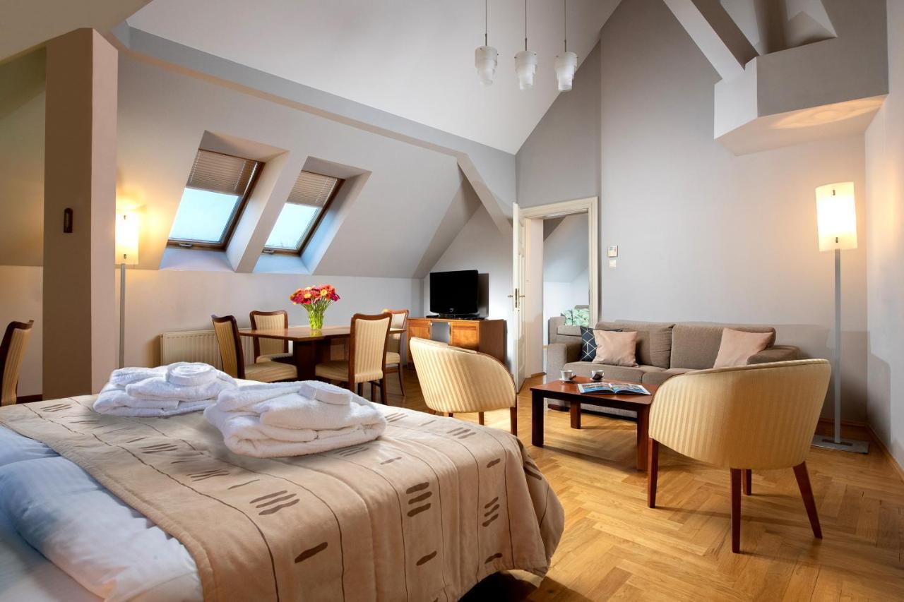 Red Brick 3*