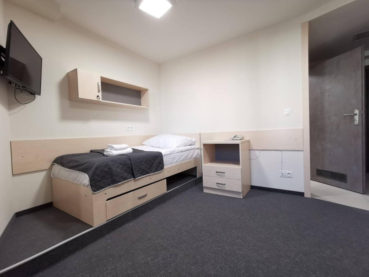 Dom Studencki Zaulek Hostel *