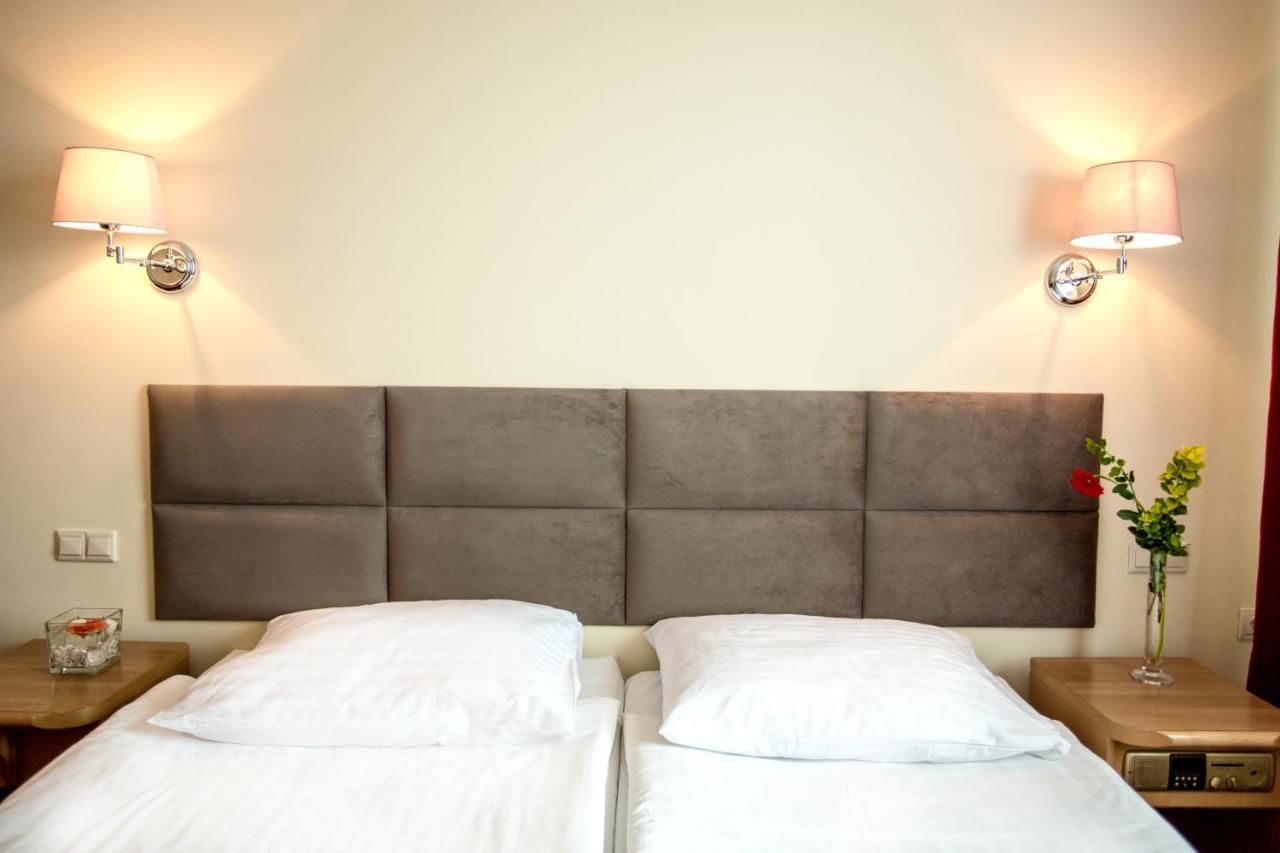 Orient 4*