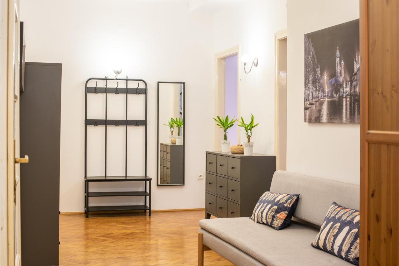 Apartment Trip *