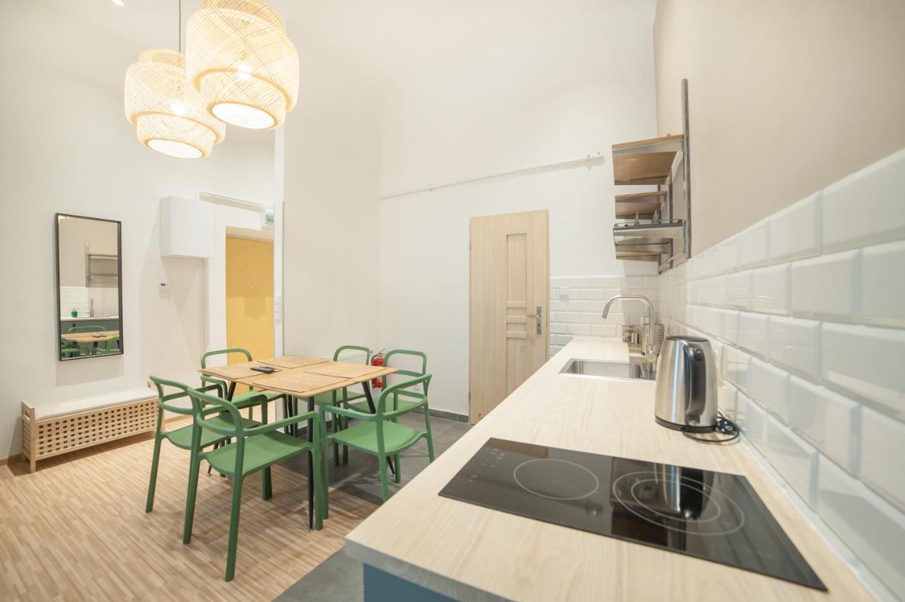 Dizzy Daisy Hostel